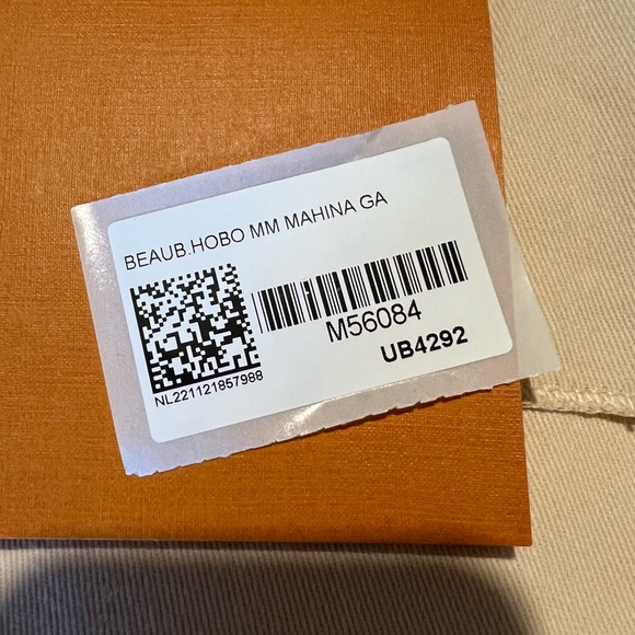 AUTHENTIC Louis Vuitton Beaubourg Hobo MM - Picture 9 of 12